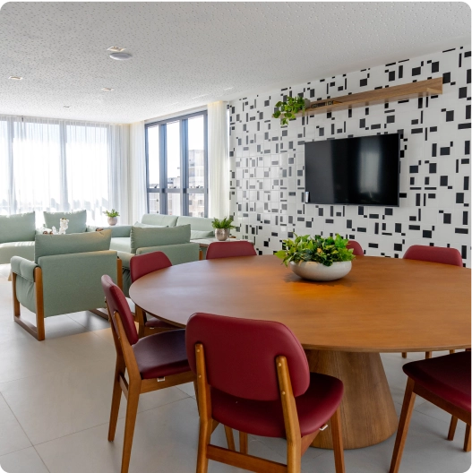 Espaço Gourmet: Uma área planejada para receber convidados, equipada com ilha gourmet e sonorização.